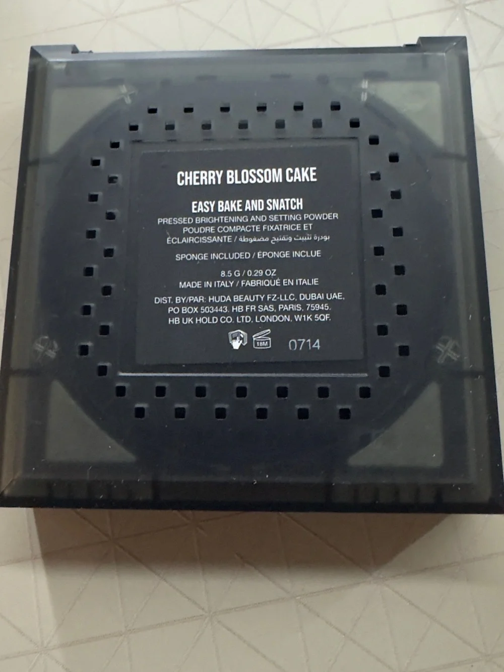 Huda Beauty Easy Bake and Snatch Pressed Brightening and Setting Powder